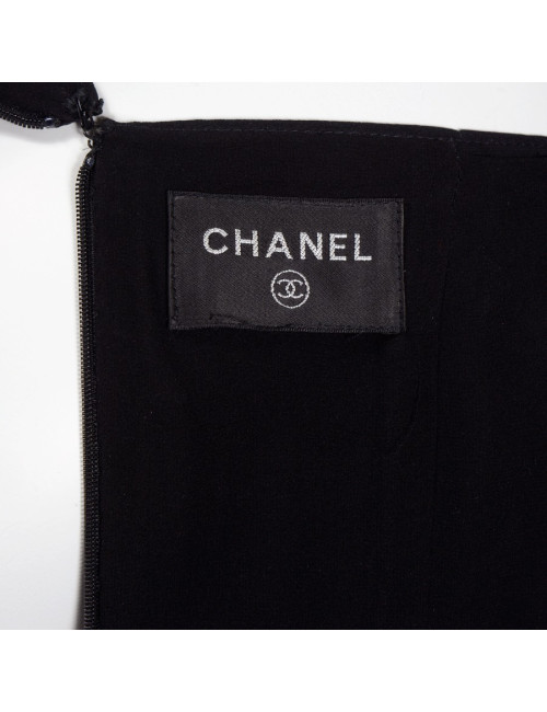 Robe CHANEL T 38 avec bijoux aux épaules