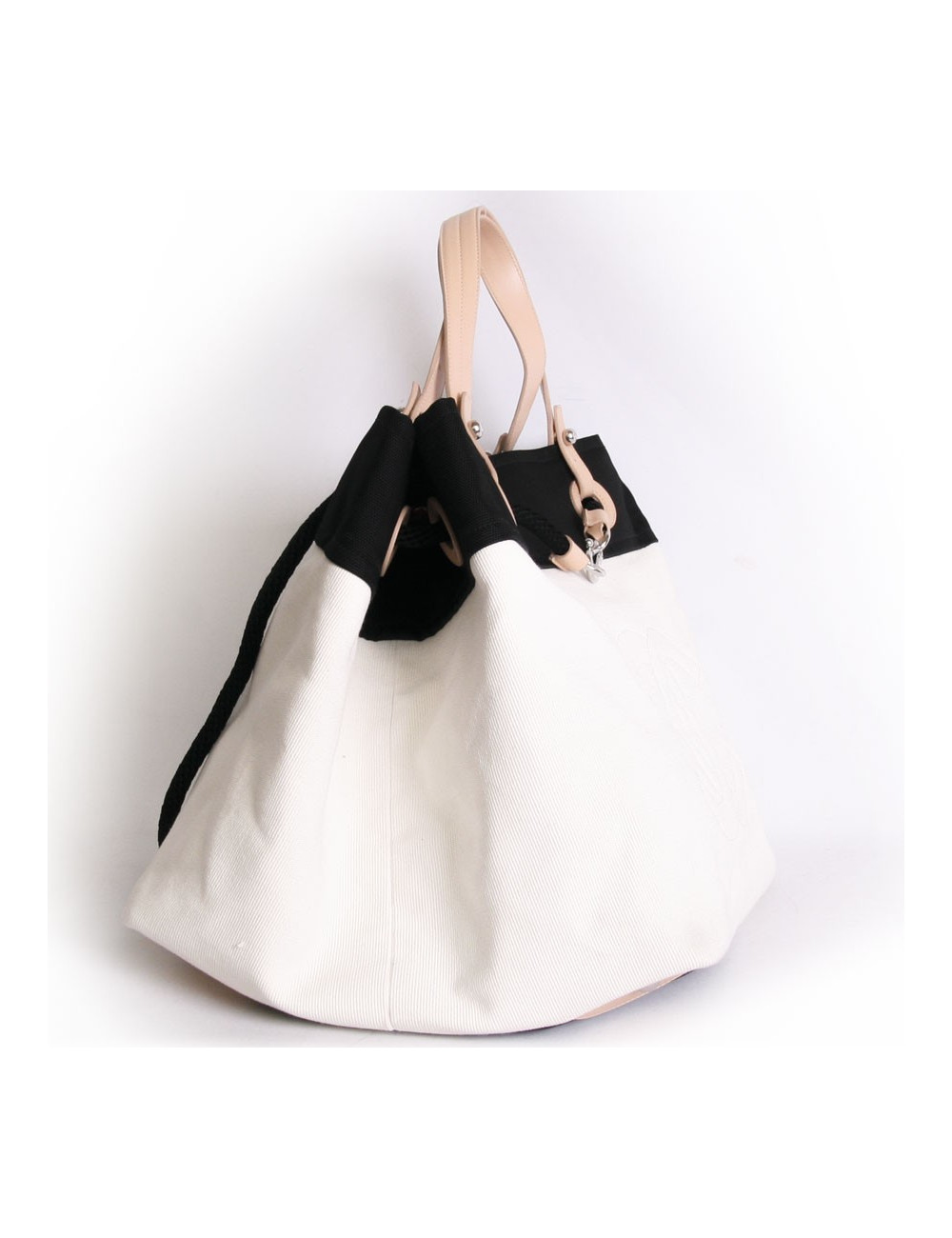  Sac cabas de plage CHANEL en toile écrue et noire