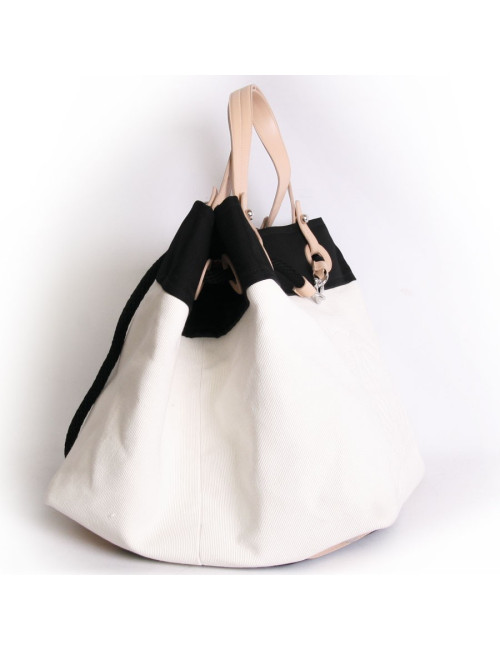  Sac cabas de plage CHANEL en toile écrue et noire