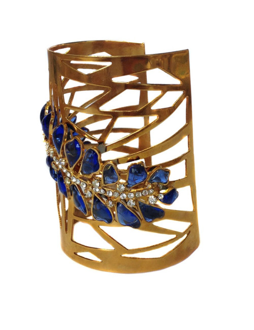 Manchette MARGUERITE DE VALOIS en métal doré,  pâte de verre bleu saphir et strass Swarovski