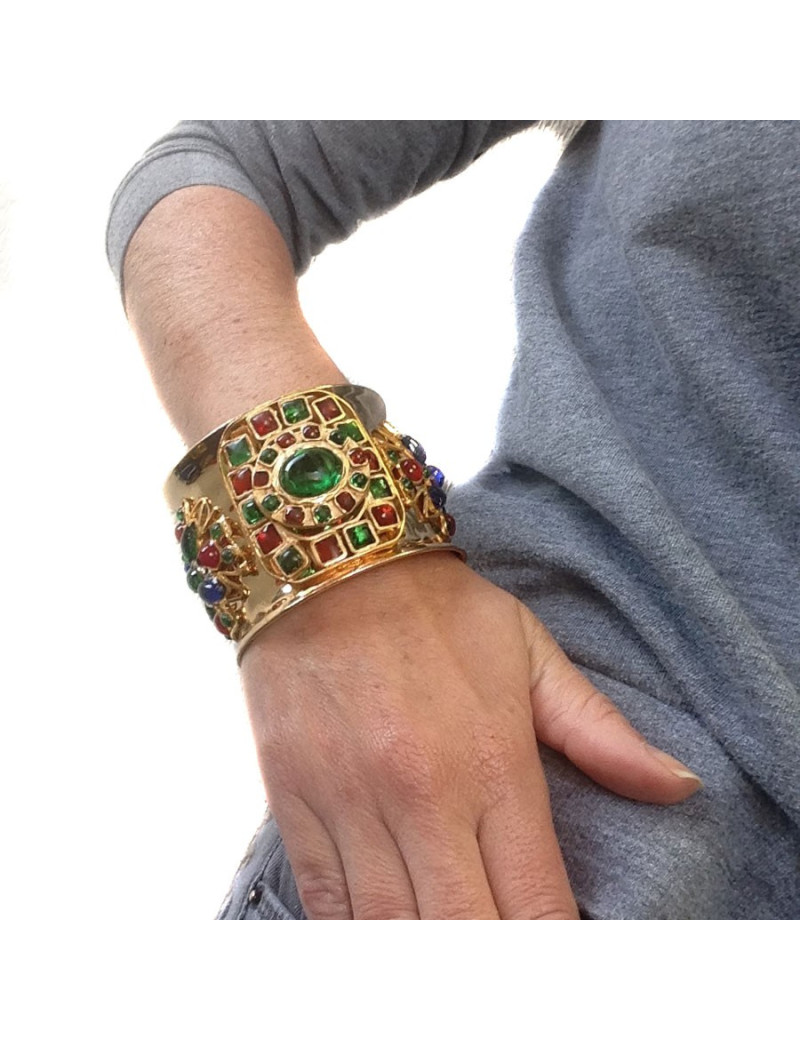 Cuff MARGUERITE of VALOIS in hammered gold metal, pulp of multicolored glass and Swarovski rhinestones