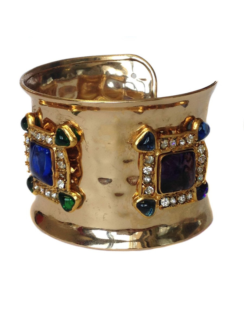 Cuff Couture MARGUERITE of VALOIS in hammered gold metal, pulp of multicolored glass and Swarovski rhinestones