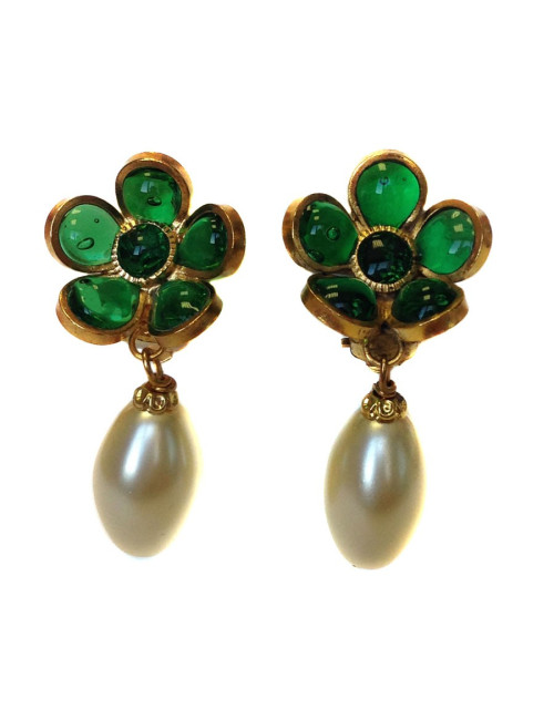 Clips fleurette Marguerite de Valois pâte de verre émeraude et perle en forme de goutte