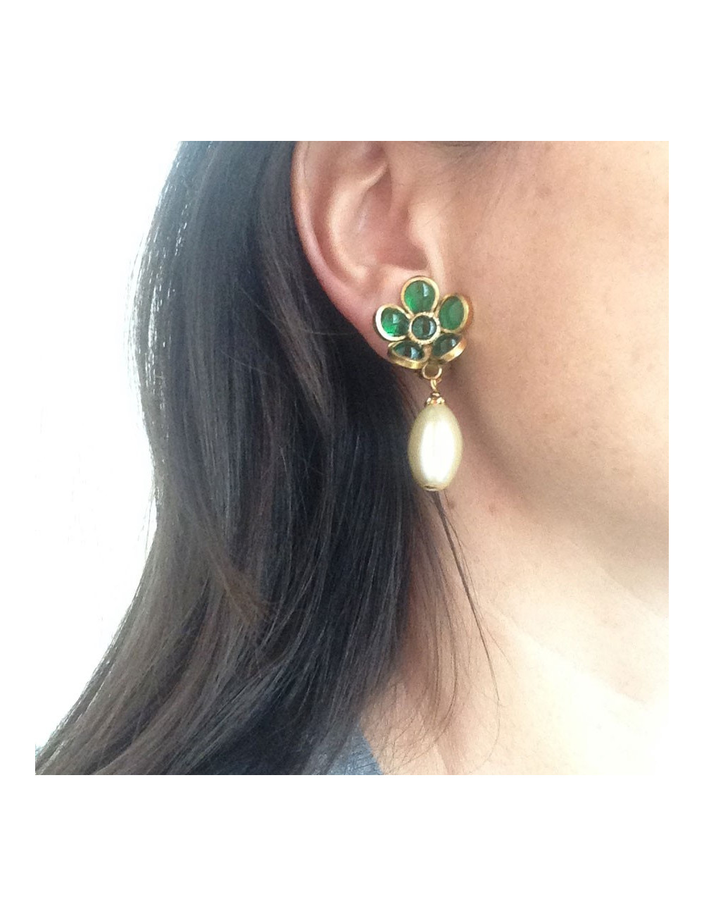 Clips floweret Marguerite of Valois Emerald glass and Pearl oval Pearl