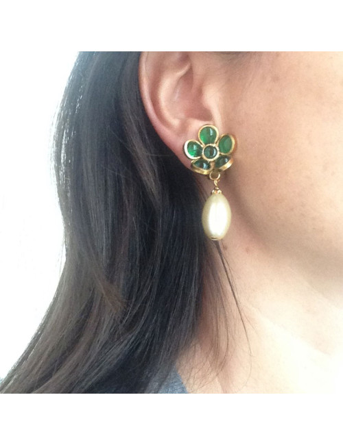 Clips floweret Marguerite of Valois Emerald glass and Pearl oval Pearl