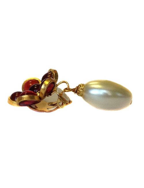 Boucles d'oreille clips Marguerite de Valois fleurettes en  pâte de verre rubis et perle ovale nacrée