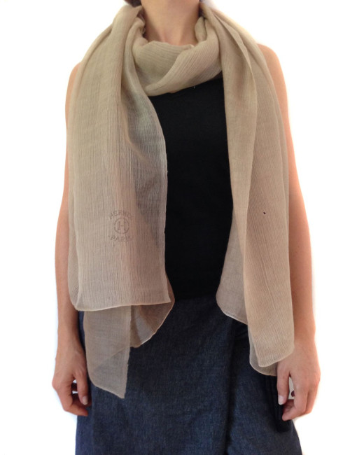 Etole HERMES Plume beige foncé en cachemire et soie