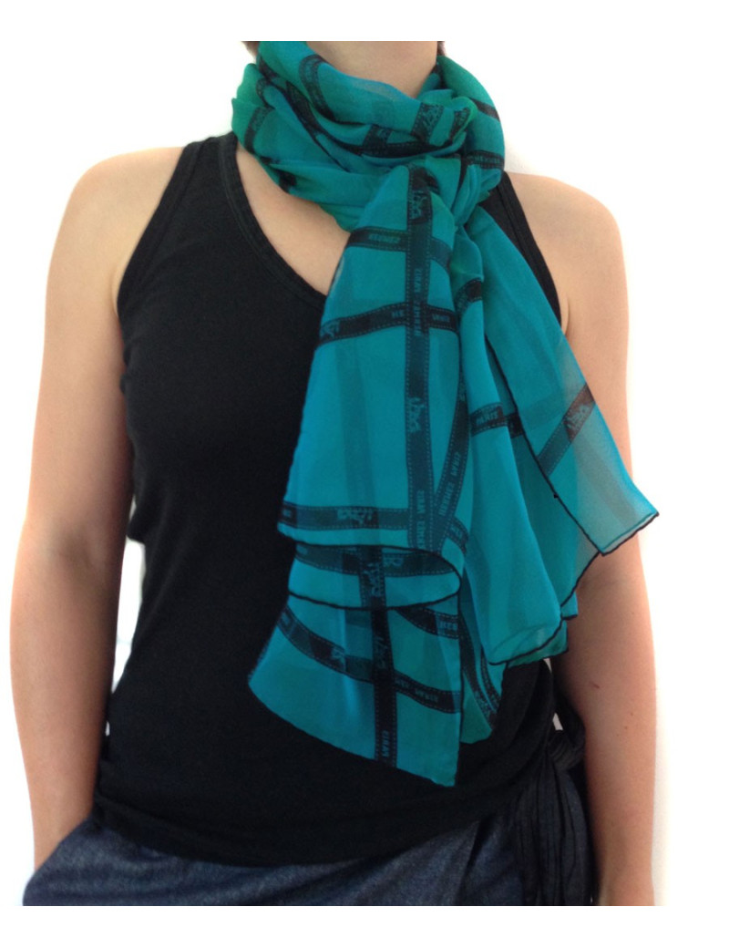 Foulard HERMES en mousseline de soie bleue à reflets verts motif 