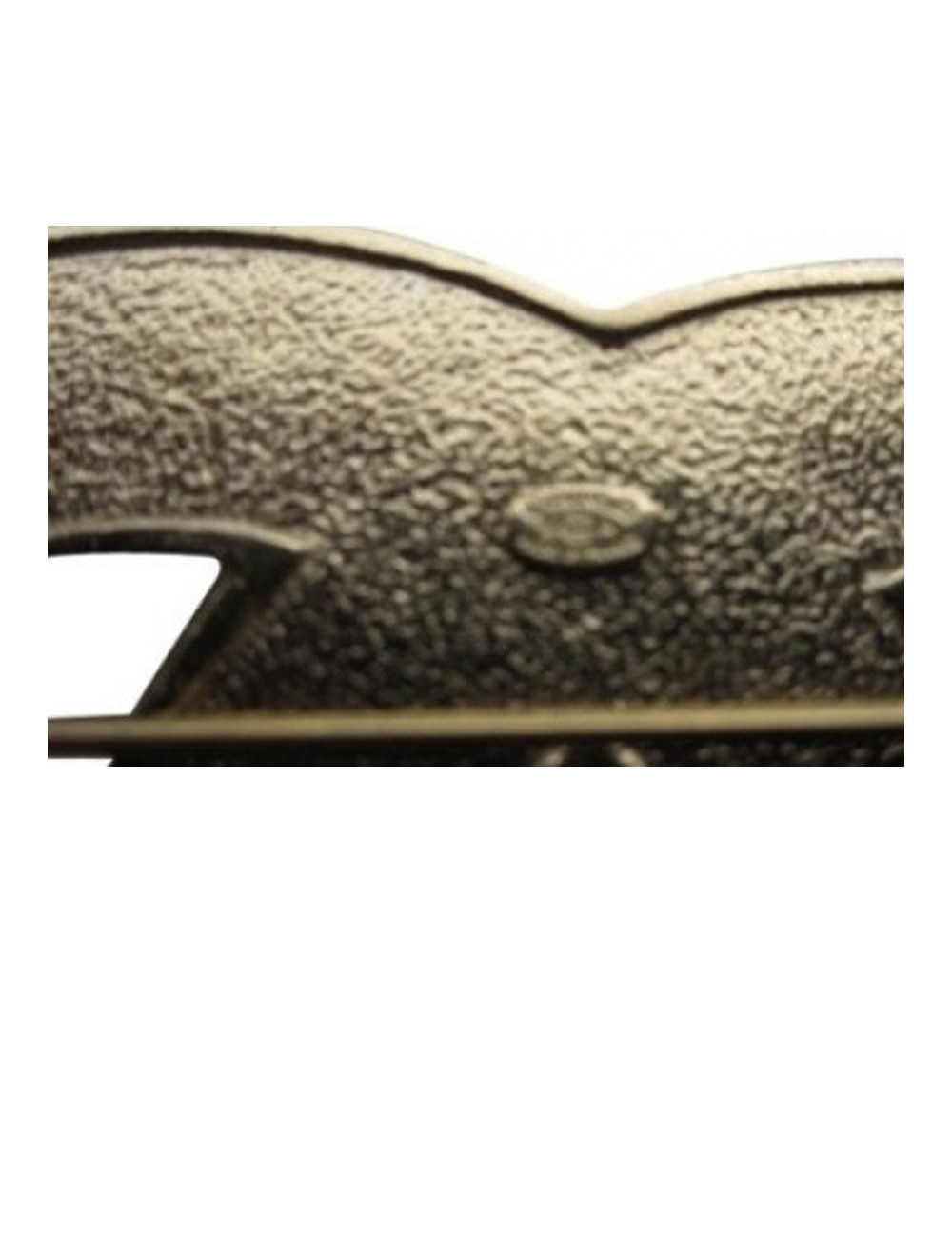 Large pin CC CHANEL pale gold