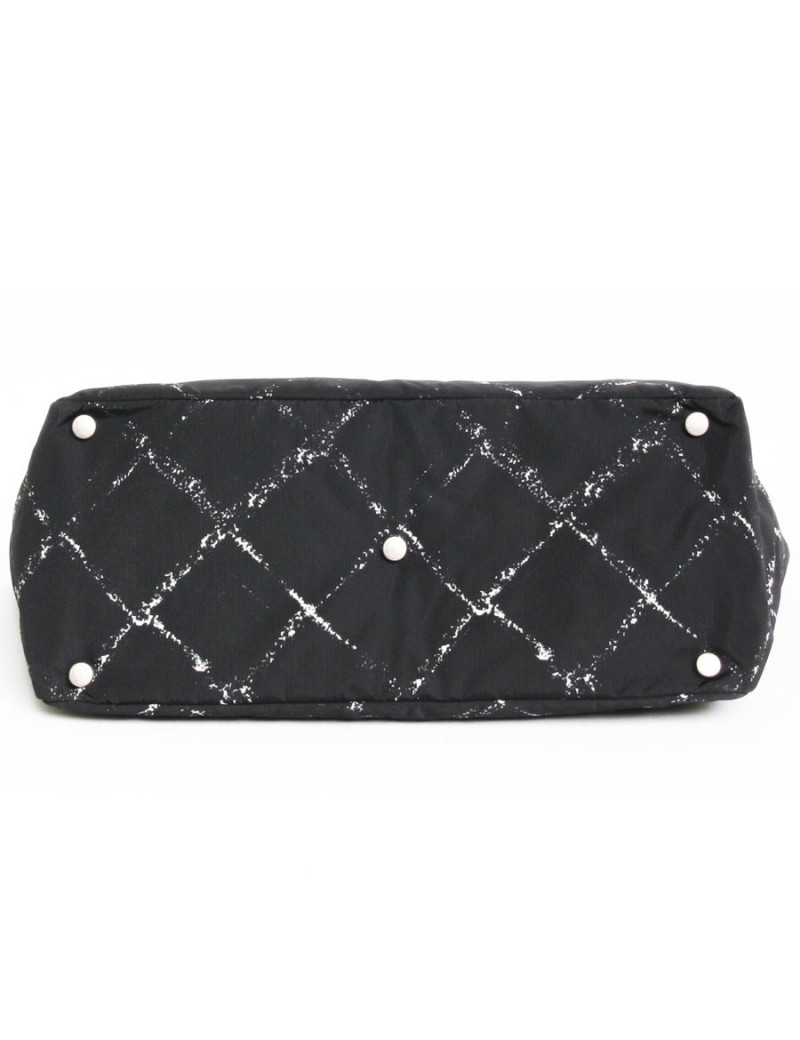 CHANEL black and white "line travel" tote bag