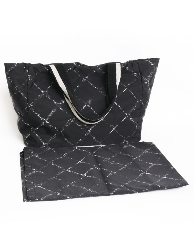 CHANEL black and white "line travel" tote bag