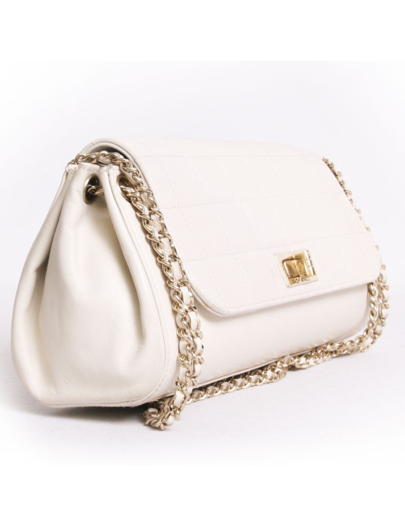 Sac CHANEL   accordeon en cuir d'agneau beige