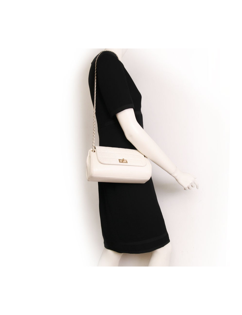 Accordion in beige lambskin CHANEL bag