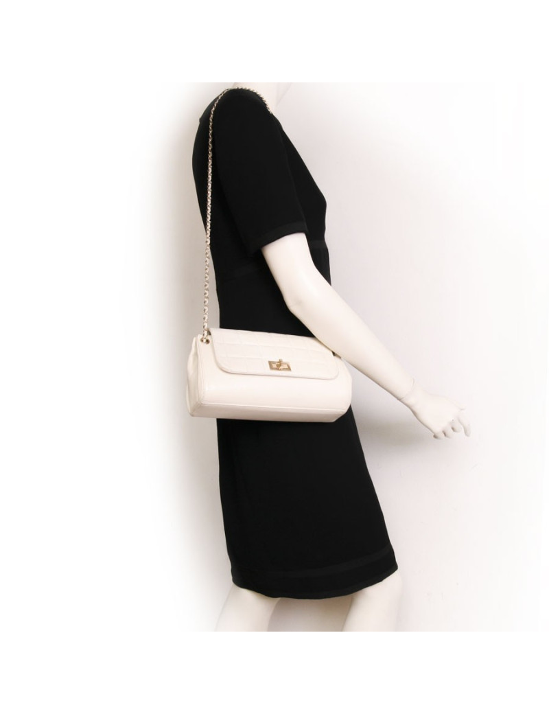 Sac CHANEL   accordeon en cuir d'agneau beige