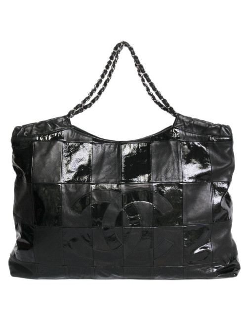 Grand sac CHANEL en cuir verni noir