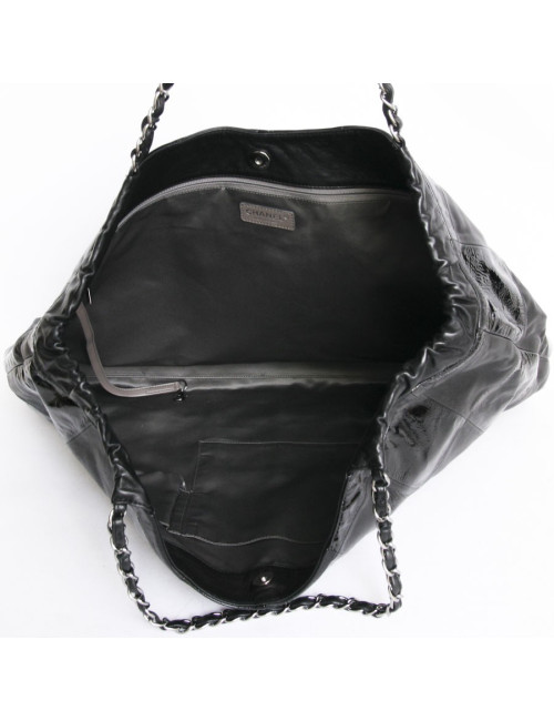 Grand sac CHANEL en cuir verni noir