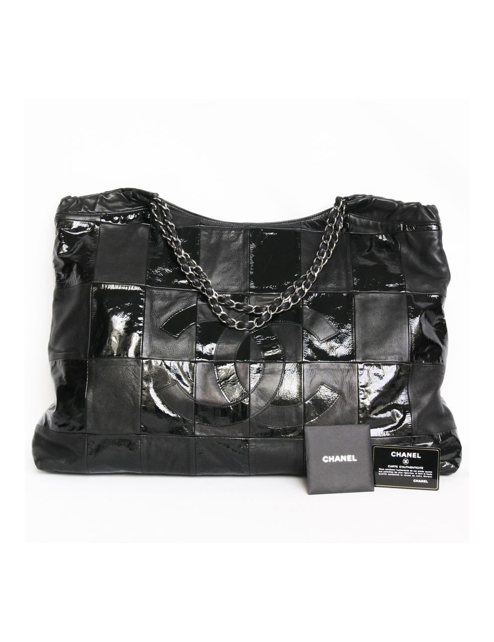 Grand sac CHANEL en cuir verni noir