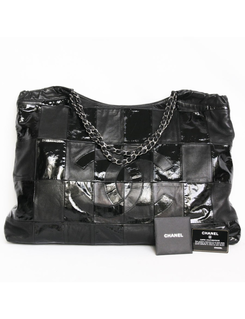 Grand sac CHANEL en cuir verni noir