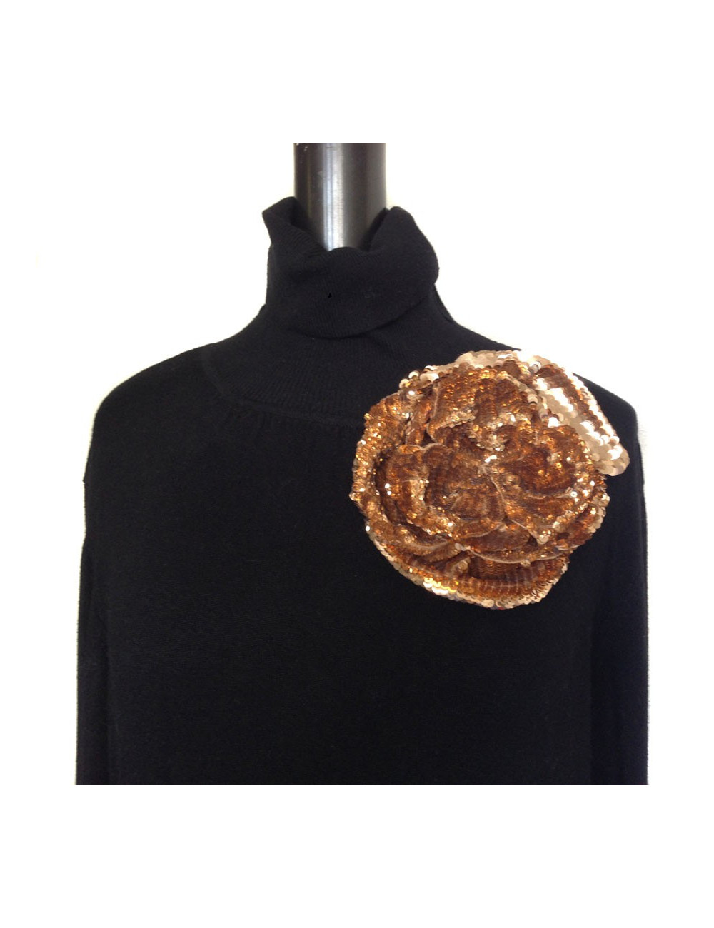 Grande broche CHANEL camélia à sequins mordorés