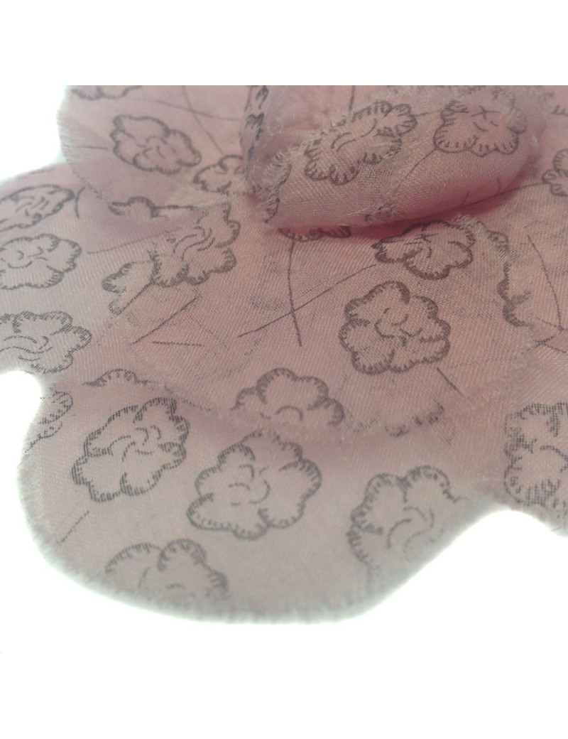 PIN CHANEL Camellia in pale pink veil