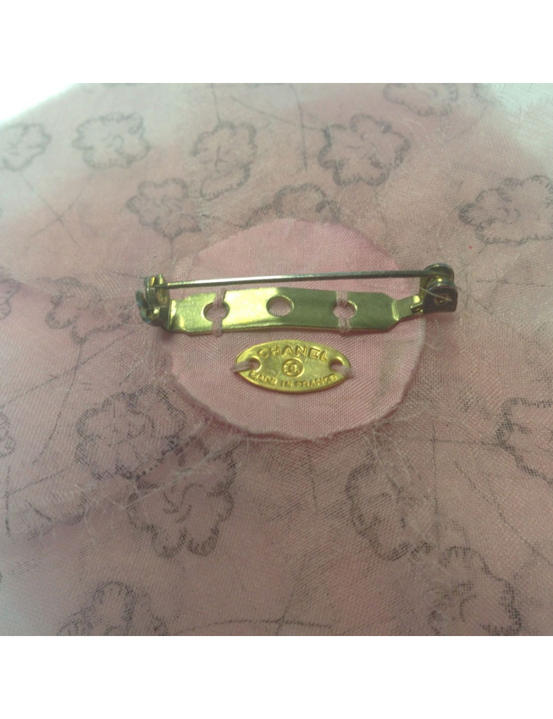 PIN CHANEL Camellia in pale pink veil