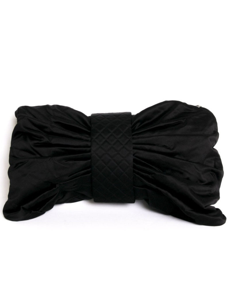 Sac CHANEL en satin de soie noir