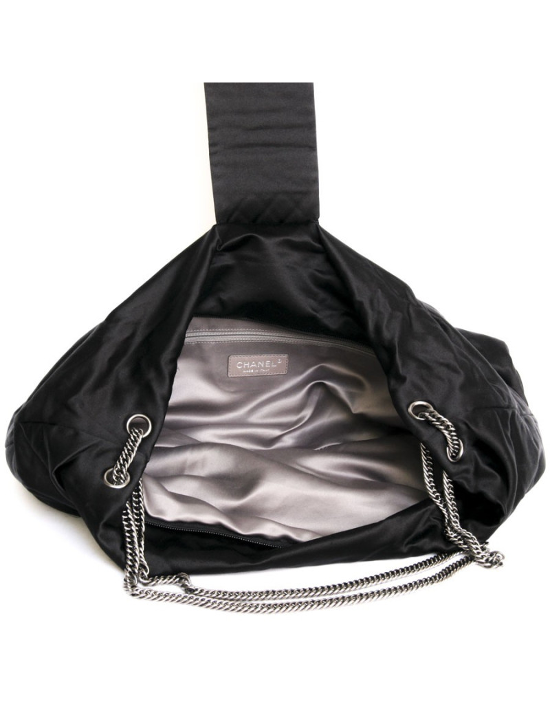 Sac CHANEL en satin de soie noir