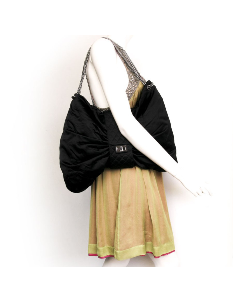 Sac CHANEL en satin de soie noir