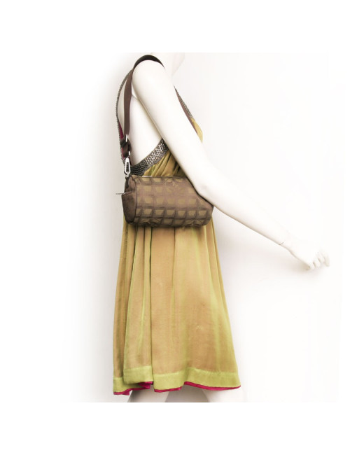 CHANEL wallet in monogram canvas bag