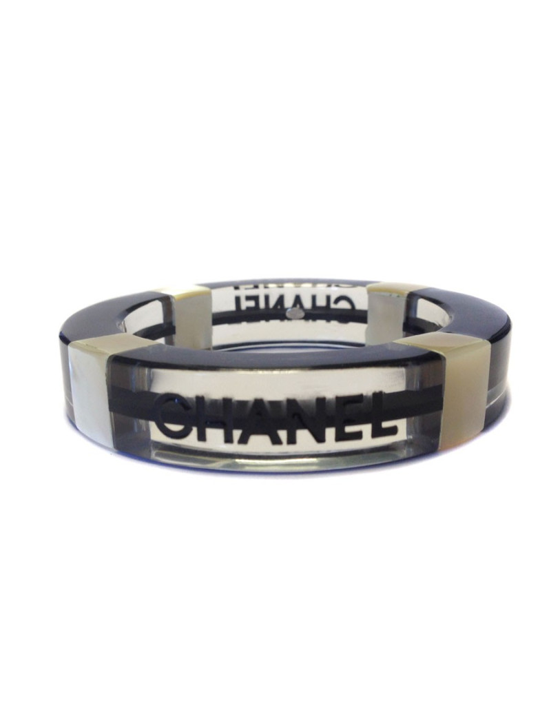 Bracelet CHANEL en plexi  noir et nacre