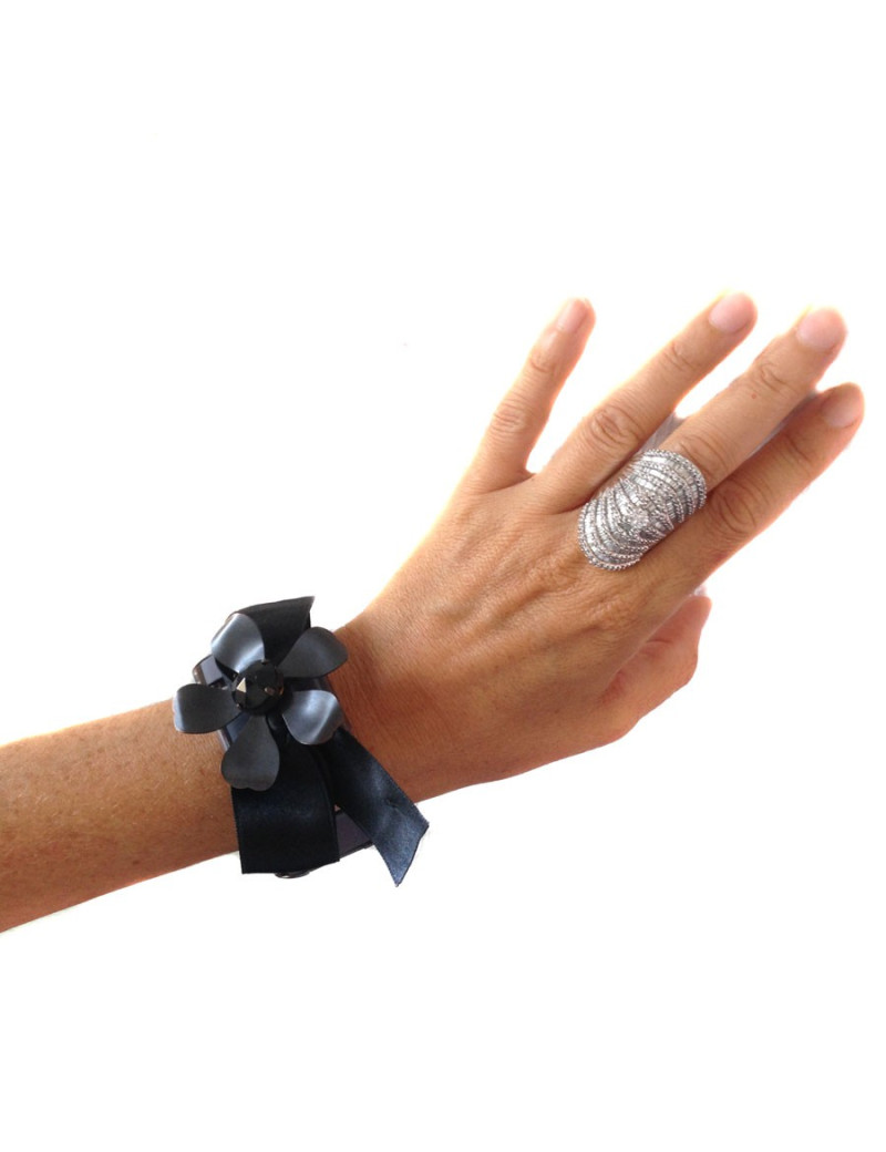 Bracelet MARNI en plexi mauve, ruban de satin et fleur en métal