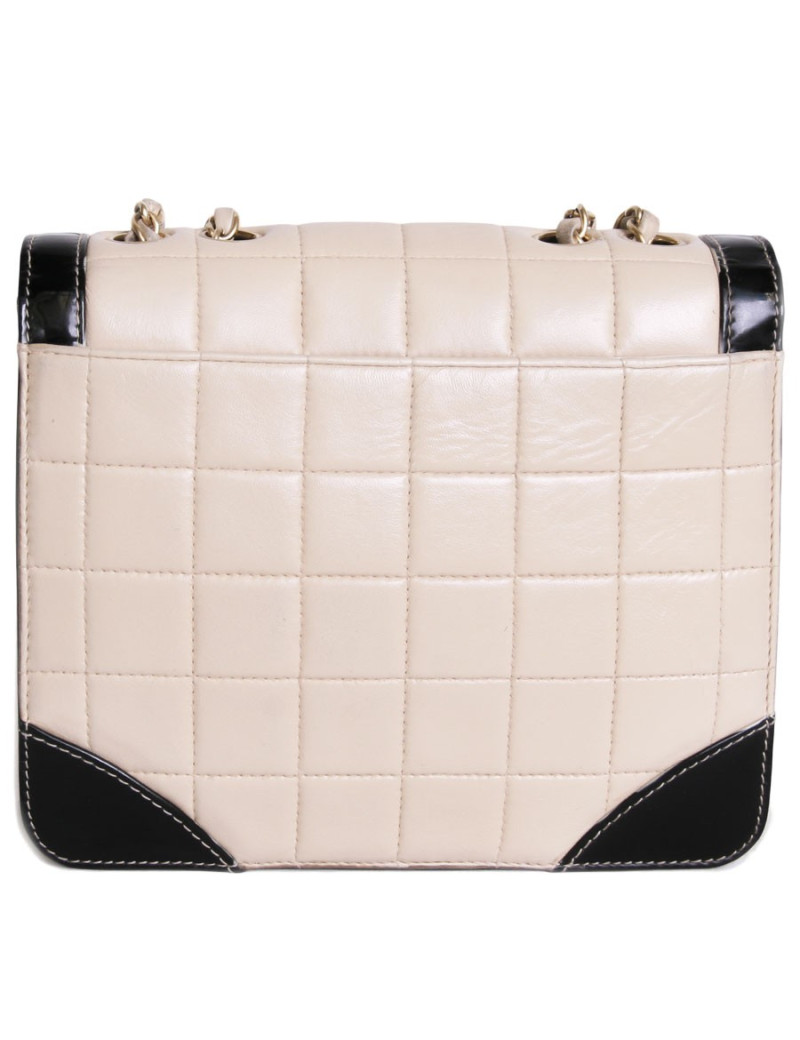 Sac CHANEL en cuir beige et  vernis noir vintage