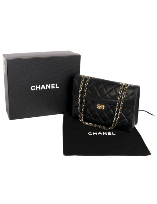 Sac  CHANEL en cuir  d'agneau matelassé bleu marine