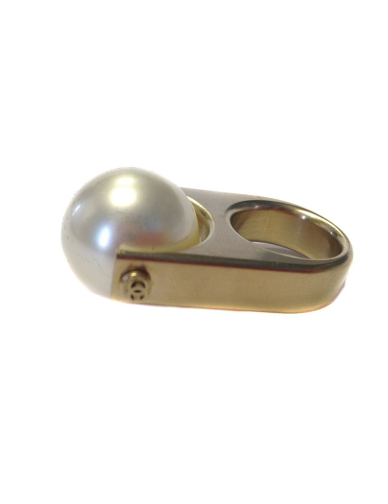 Ring pale golden CHANEL with Pearly bead T53