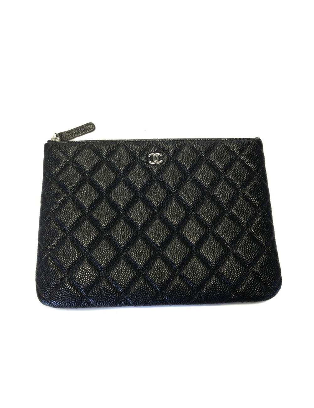 Pochette noire CHANEL en cuir matelassé
