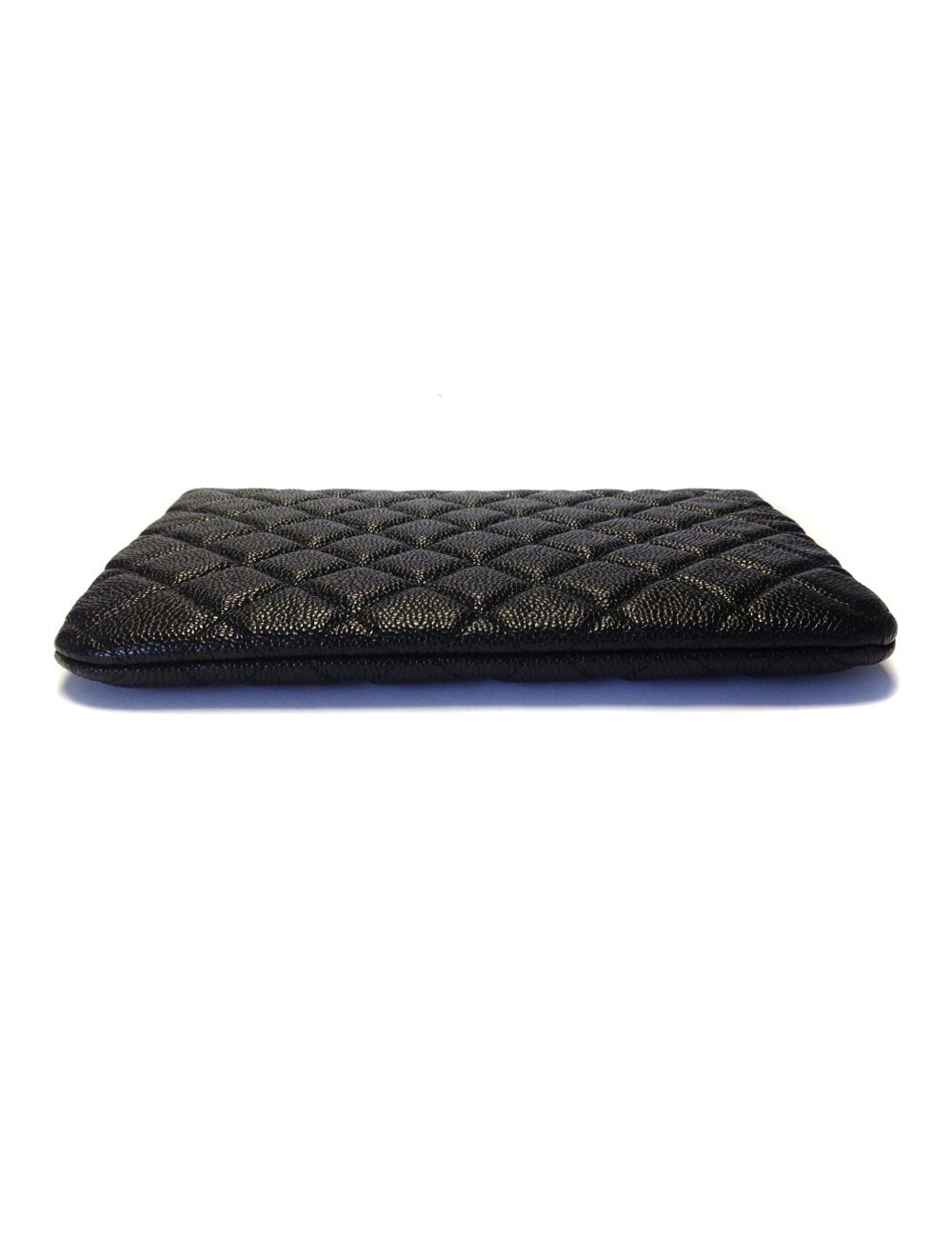 Pochette CHANEL  zippée en cuir caviar matelassé noir