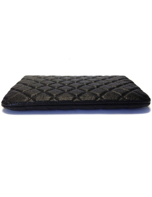 Pochette CHANEL  zippée en cuir caviar matelassé noir