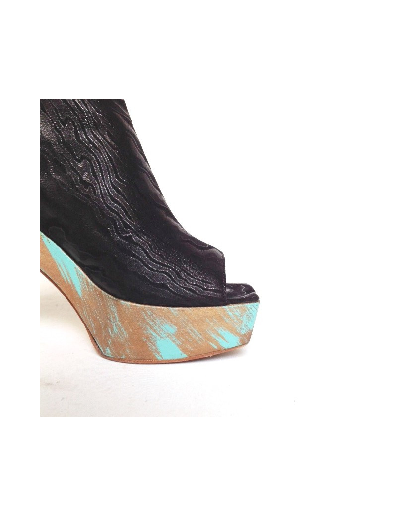 CHANEL t. 39.5 Paris Shanghai boots in Black Suede platform printed and painted wood green and gold