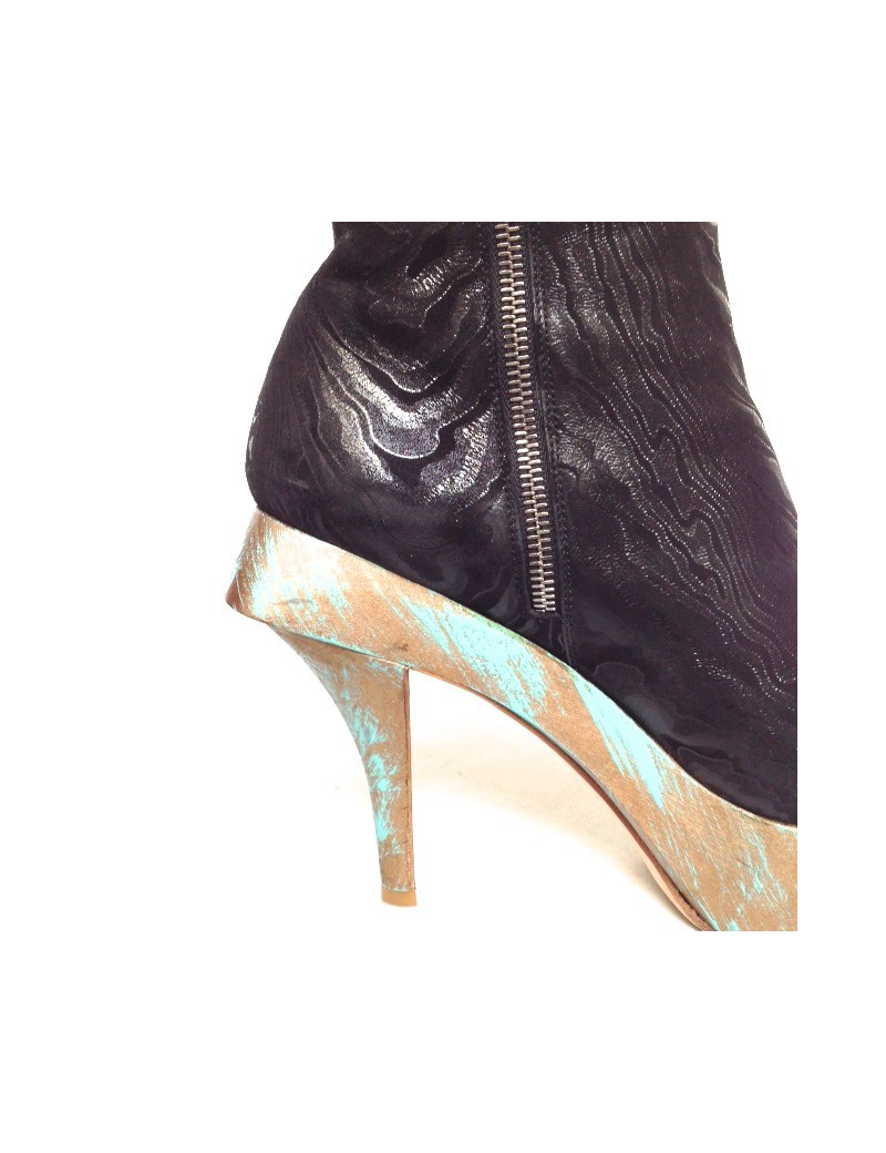 CHANEL t. 39.5 Paris Shanghai boots in Black Suede platform printed and painted wood green and gold
