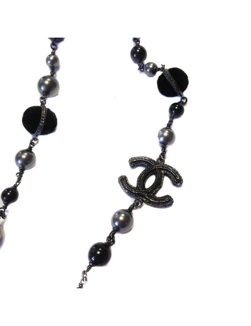 Long sautoir CHANEL en perles  velours , acier et noires