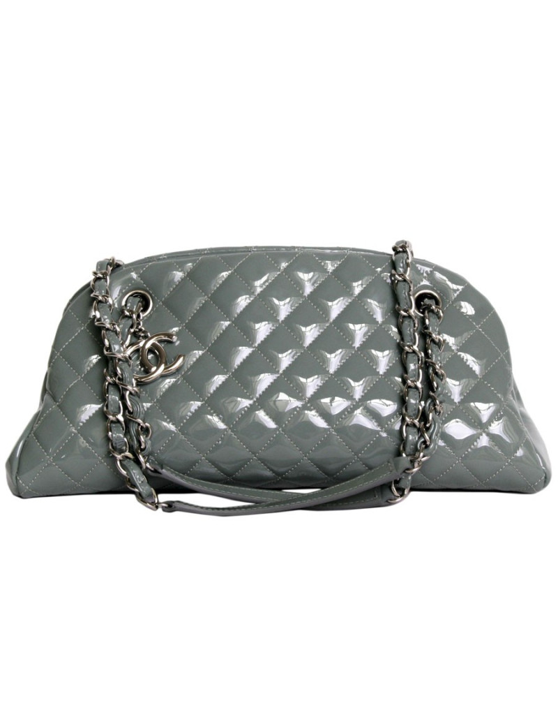 Sac bowling CHANEL en cuir verni vert céladon