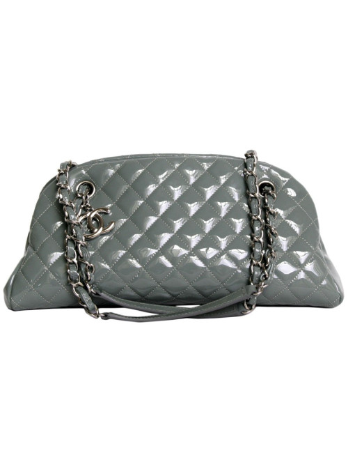 Sac bowling CHANEL en cuir verni vert céladon