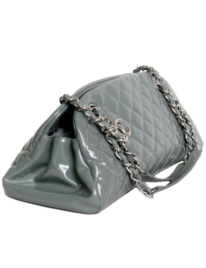 Sac bowling CHANEL en cuir verni vert céladon