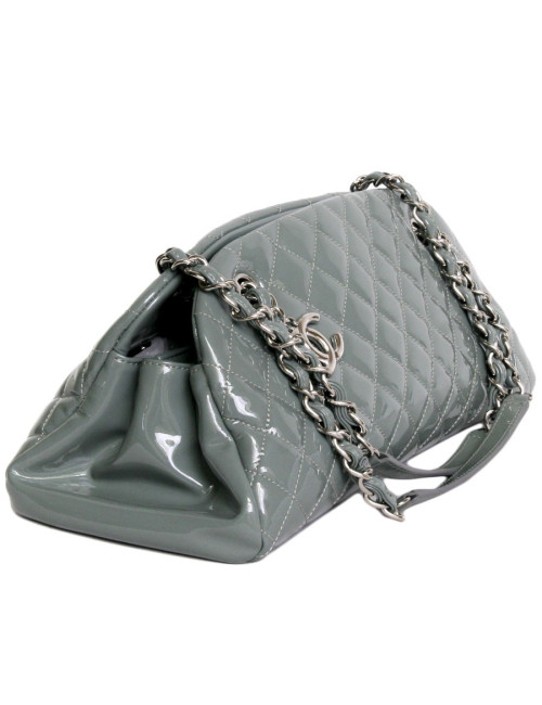 Sac bowling CHANEL en cuir verni vert céladon