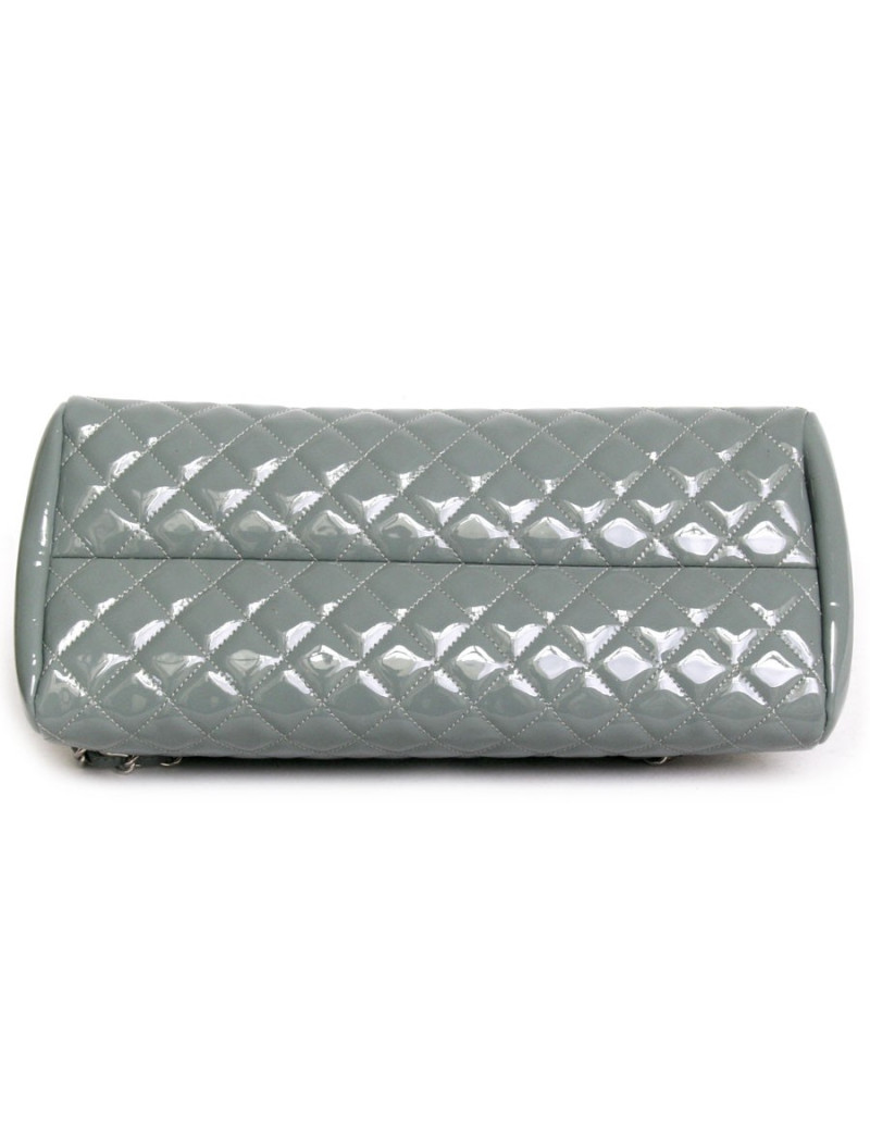 Sac bowling CHANEL en cuir verni vert céladon