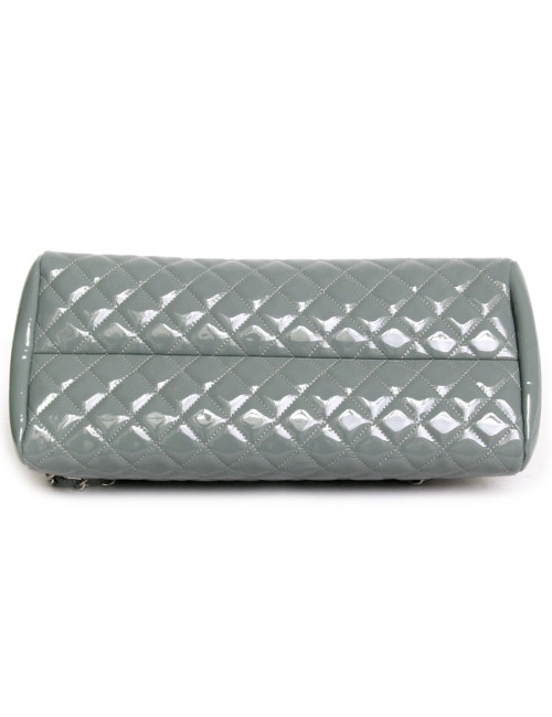 Sac bowling CHANEL en cuir verni vert céladon