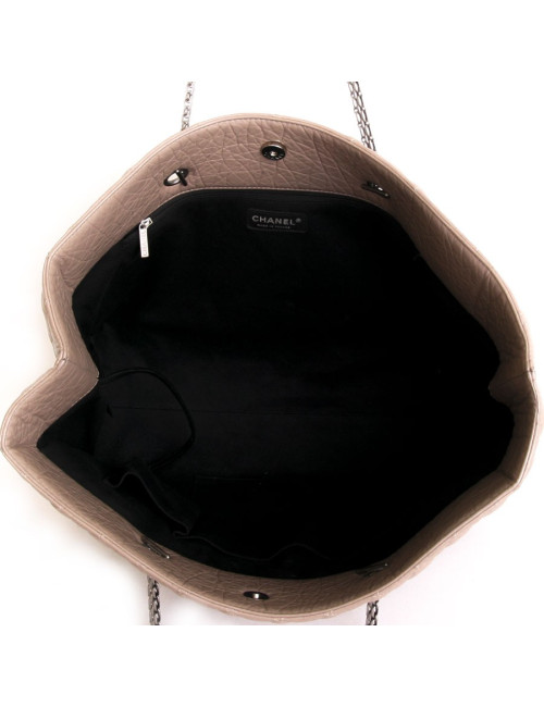 Sac cabas CHANEL en cuir vieilli matelassé  