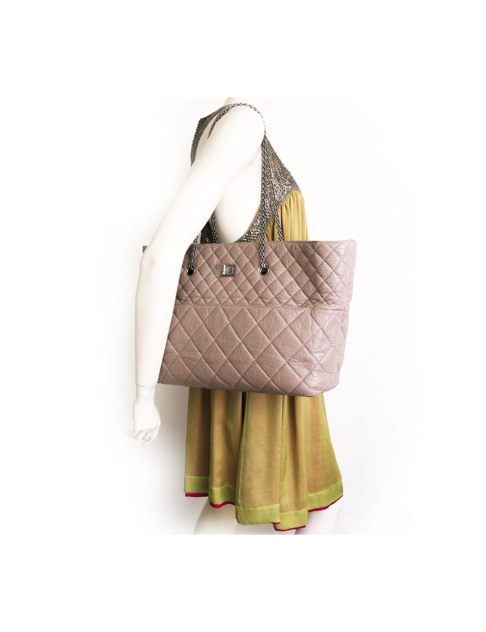 Sac cabas CHANEL en cuir vieilli matelassé  