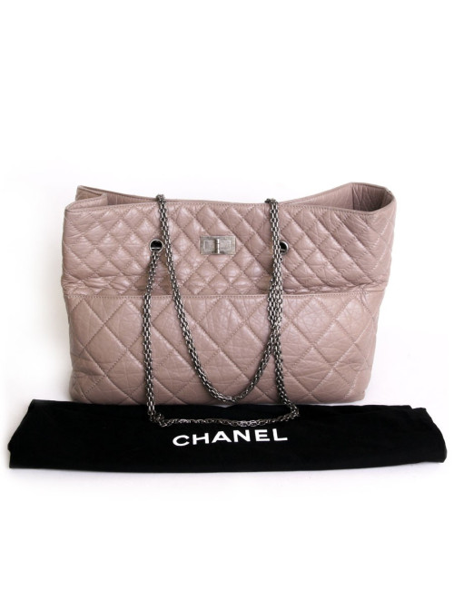 Sac cabas CHANEL en cuir vieilli matelassé  