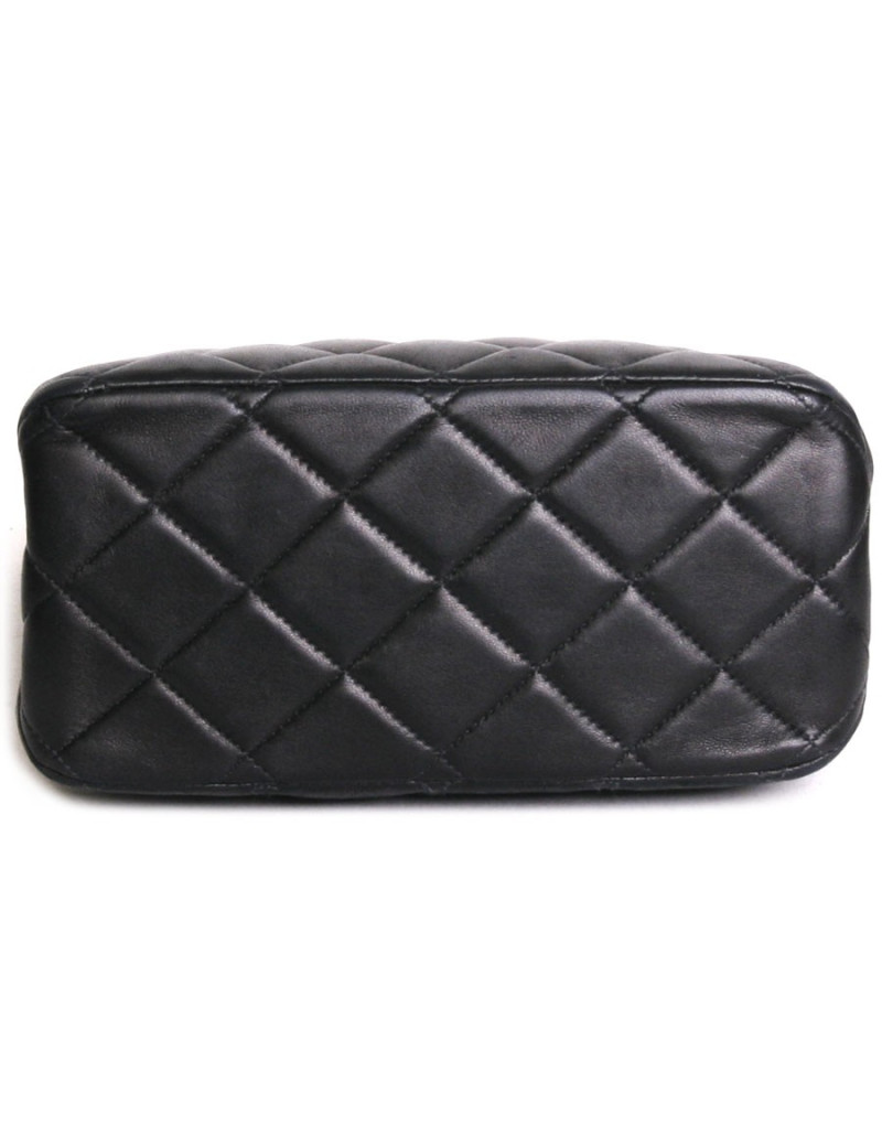 Sac seau CHANEL cuir d'agneau matelassé noir